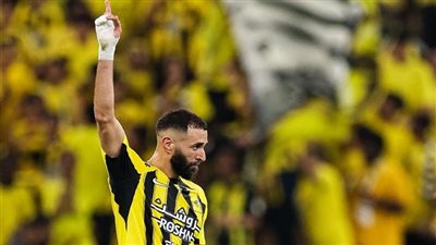 تفاصيل أزمة كريم بنزيما مع الاتحاد وسبب رفضه لعب مباراة الفتح