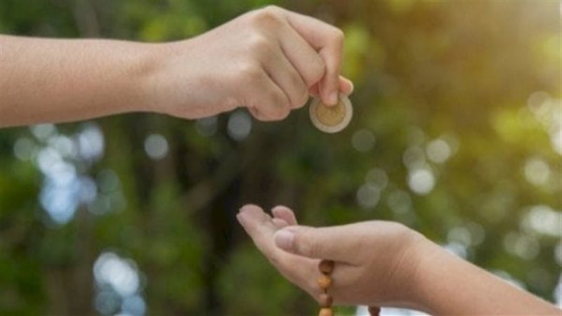 التصدق من مال الزوج