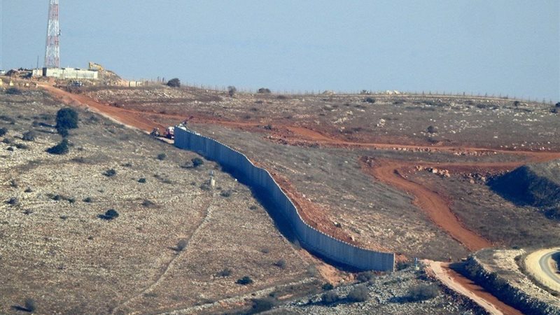 إسرائيل تبني جدارًا
