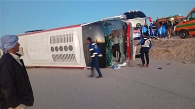 تحويل حالتين من مصابي حادث انقلاب أتوبيس بالوادي الجديد إلى مستشفيات أسيوط