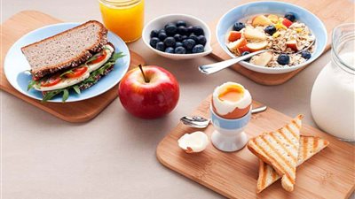 أهم وجبة في يومك.. استشاري تغذية يوجه نصائح علمية لفطور مثالي