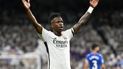 تقرير: بيريز يقود مفاوضات تجديد عقد فينيسيوس جونيور مع ريال مدريد 
