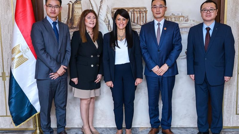 وزيرة التخطيط والرئيس