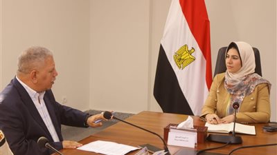 نائب محافظ دمياط تبحث سبل توفير التأمين الصحي والاجتماعي للعمالة غير المنتظمة 