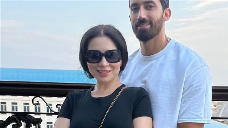 مي عز الدين وزوجها