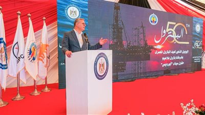 المهندس كريم بدوي يُشارك العاملين احتفالهم باليوبيل الذهبي لعيد البترول