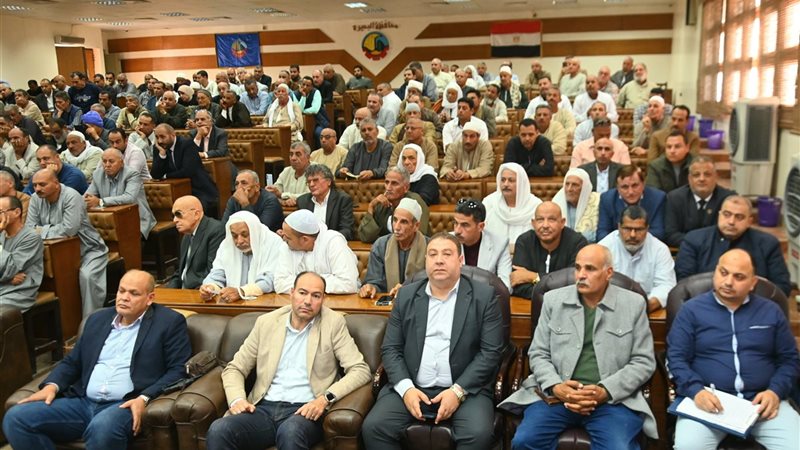 اجتماع موسع بين مزارعى