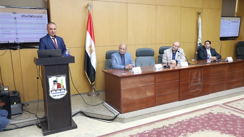 جانب من الندوة بديوان