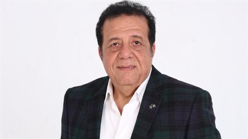الدكتور عاطف عبد