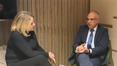وزيرالري يلتقى سفيرة البيئة بالحكومة الفرنسية على هامش مؤتمر 