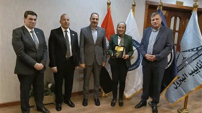 تكريم عدد من المتميزين بالهيئة فى احتفالية عيد البترول