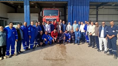   رئيس نقابة البترول يلتقى العاملين بحقوق رأس بدران بجنوب سيناء  