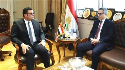 وزير الإسكان يستقبل سفير الجزائر بالقاهرة لبحث سبل التعاون بين البلدين
