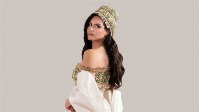 نادين أيوب تخطف الأنظار