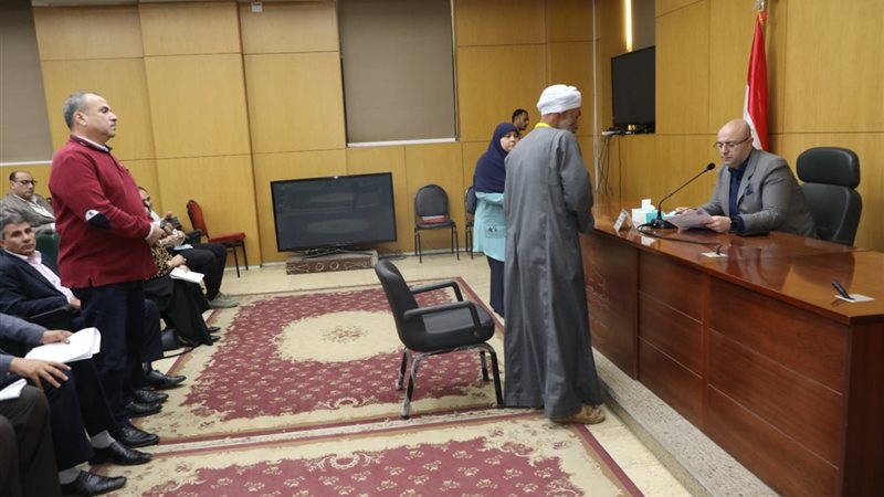 محافظ بنى سويف مع