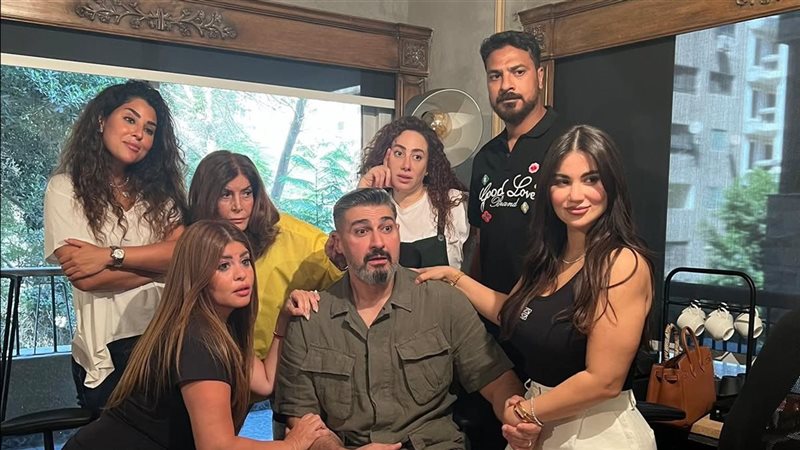 أبطال مسلسل كلهم