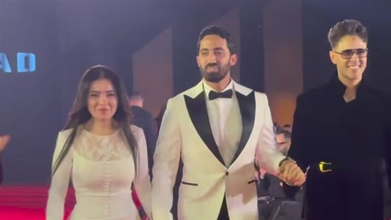 مي عز الدين وزوجها