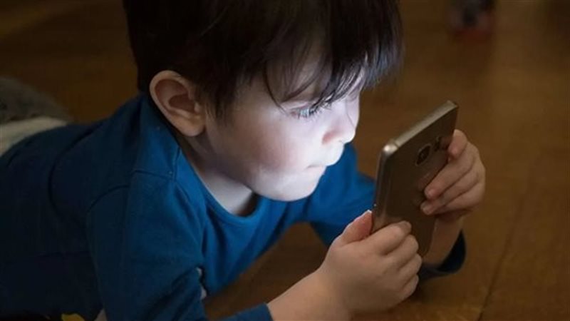 ترك الأطفال يتعاملون