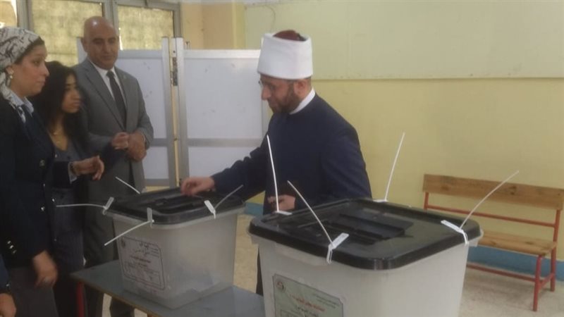 وزير الأوقاف الدكتور