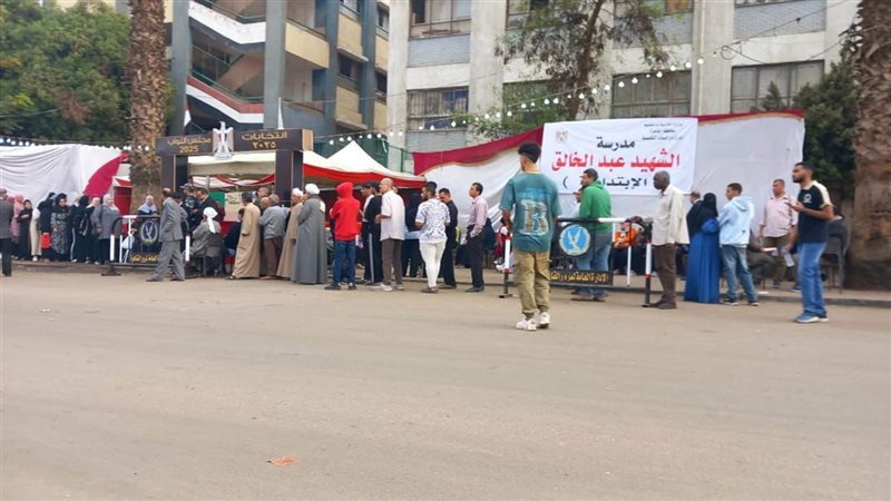 توافد الناخبين للتصويت
