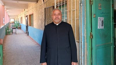 راعى الطائفة الكاثوليك بالشرقية يدلى بصوته فى الانتخابات مجلس النواب