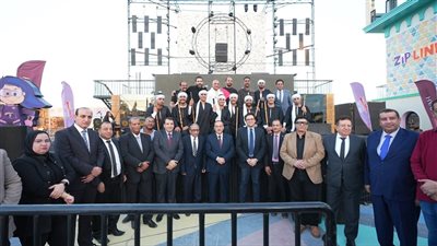 وزير الثقافة يمنح مكافآت مالية لـ50 فردًا من فرق الفنون الشعبية بأسيوط