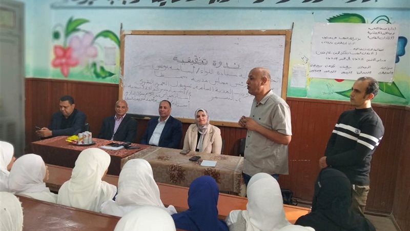 جانب من الندوة بحضور