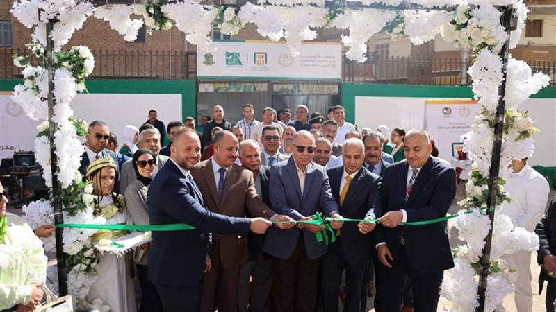 البنك الأهلي يفتتح