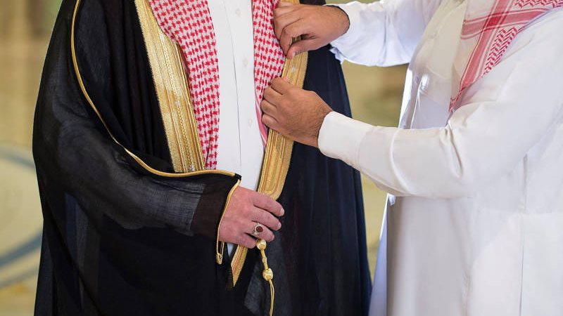 الزي الرسمي السعودي