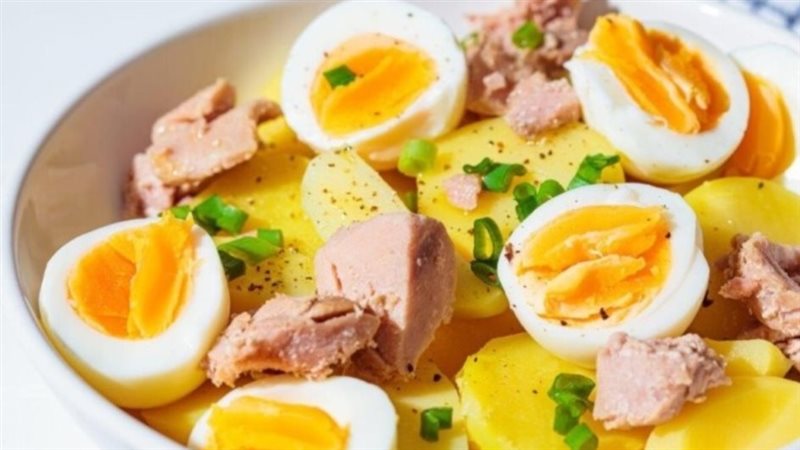 سلطة البطاطس بالتونا