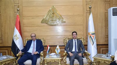 رئيس جامعة بنها يستقبل فريق الاعتماد المؤسسي والبرامجي لاعتماد كلية التمريض