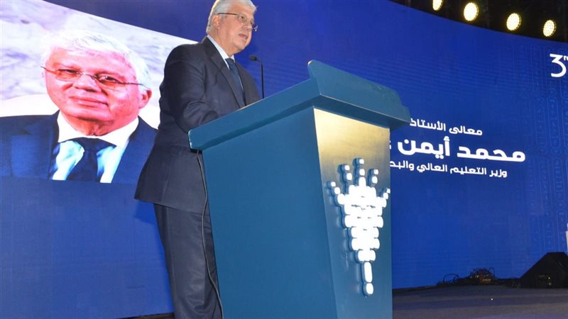 ايمن عاشور 