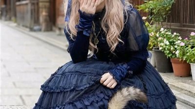 صورة فتاة يابانية مع قطتها تحدث ضجة وتحقق أكثر من 120 مليون مشاهدة 	