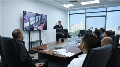 أوسكار رويز يعقد اجتماعًا فنيًا مع الحكام لمراجعة بعض الحالات