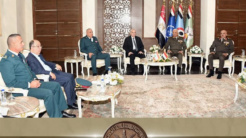وزير الدفاع الفريق