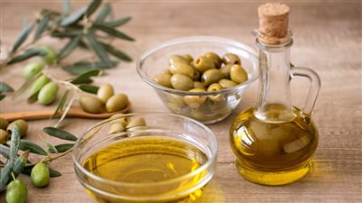 تعرف على فوائد زيت الزيتون.. صحي ويعالج العديد من الأمراض 