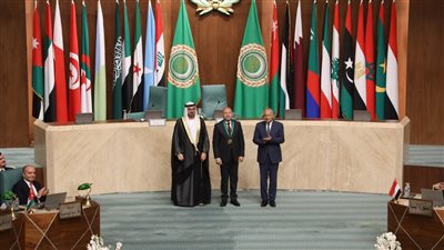 فوز محافظ القاهرة بجائزة التميزالعربي كأفضل محافظ على مستوى الدول العربية 