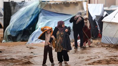 غزة بلا مأوى مناسب للموسم الشتوي.. رتيبة النتشة تحذر من كارثة إنسانية