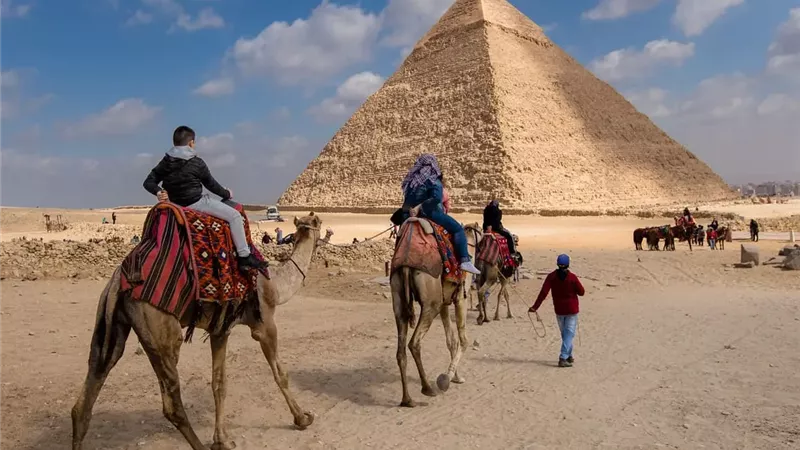 السياح 