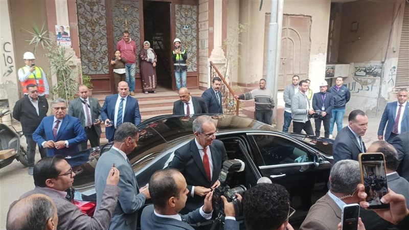  وزير الاتصالات