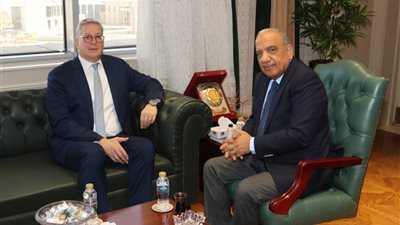 عصمت وبدوي يشهدان توقيع بروتوكول تعاون بين العامة للبترول والمواد النووية