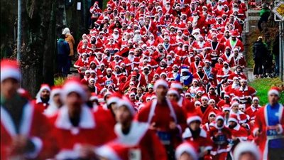 ماراثون سانتا كلوز في برلين.. المئات يركضون احتفالاً بعيد الميلاد 