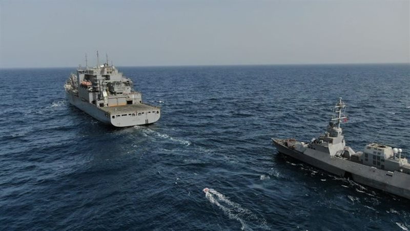 مناورة بحرية بين