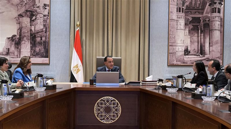 رئيس الوزراء ومحافظ