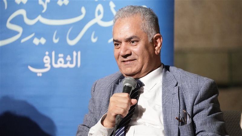 الدماطي بصالون نفرتيتي