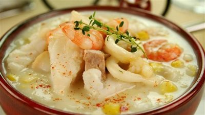 طريقة عمل شوربة السي فود باللبن والدقيق.. أسهل الخطوات