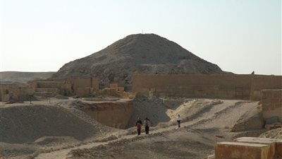 لا نصوص قديمة للنبي يونس بسقارة.. عالم مصريات يكشف الحقيقة