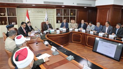 محافظ بني سويف: القطار السريع مشروعات قومية لدفع جهود التنمية بالصعيد