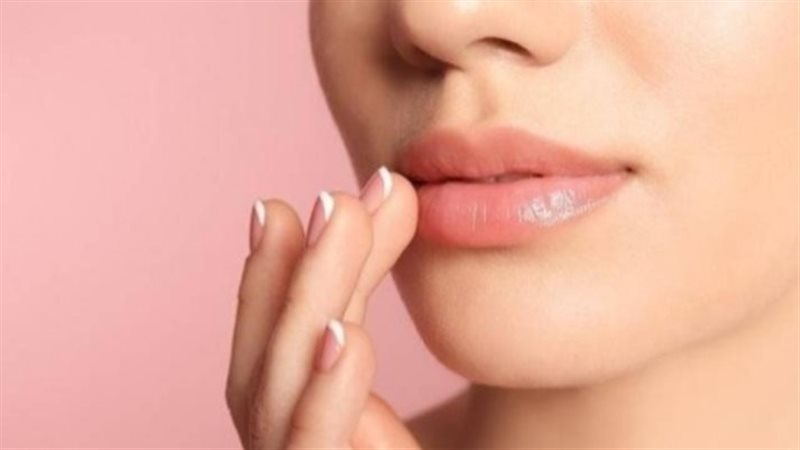 مرطبات طبيعية للشفاه
