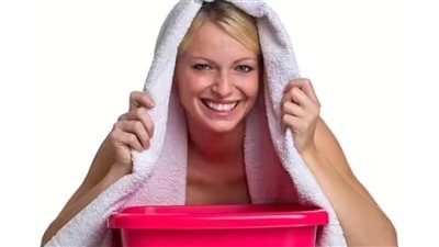 تنظيف الوجه بالبخار في المنزل أسرع روتين يمنحك إشراقة فورية 	